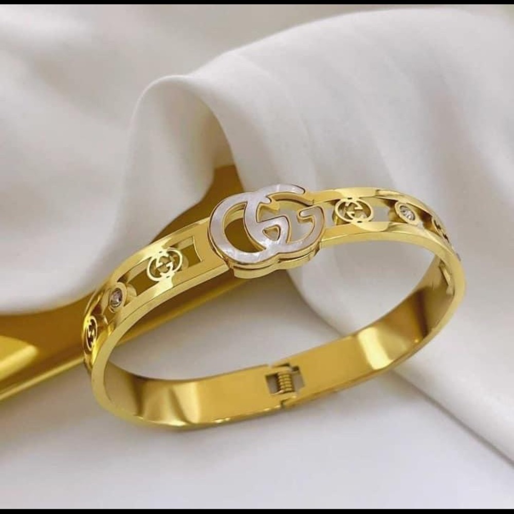 Bracelets - Picture 2 of 10